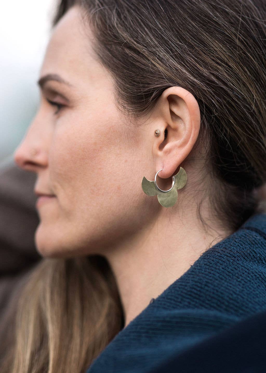 Flor Disc Hoop Earrings