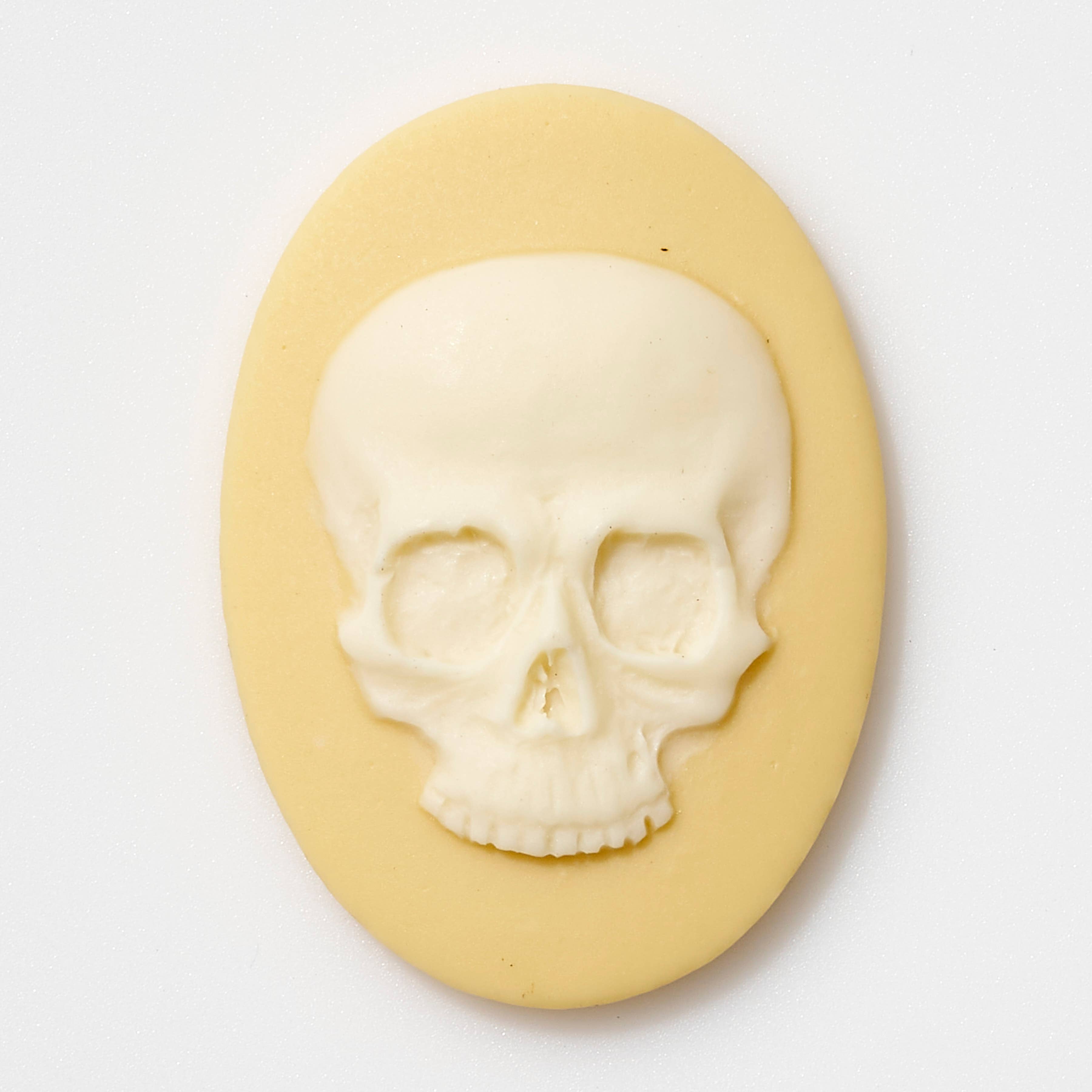 Ivoire Skull Pearl Earring